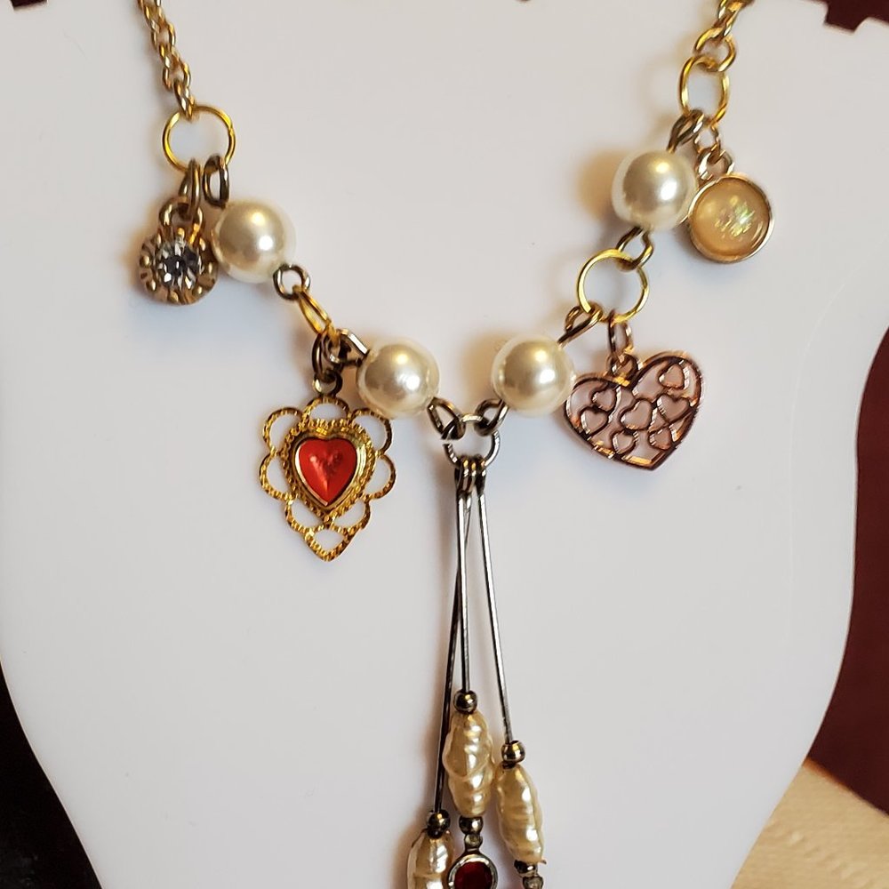 16" Gold Tone Charm Necklace Collar Style Pearls